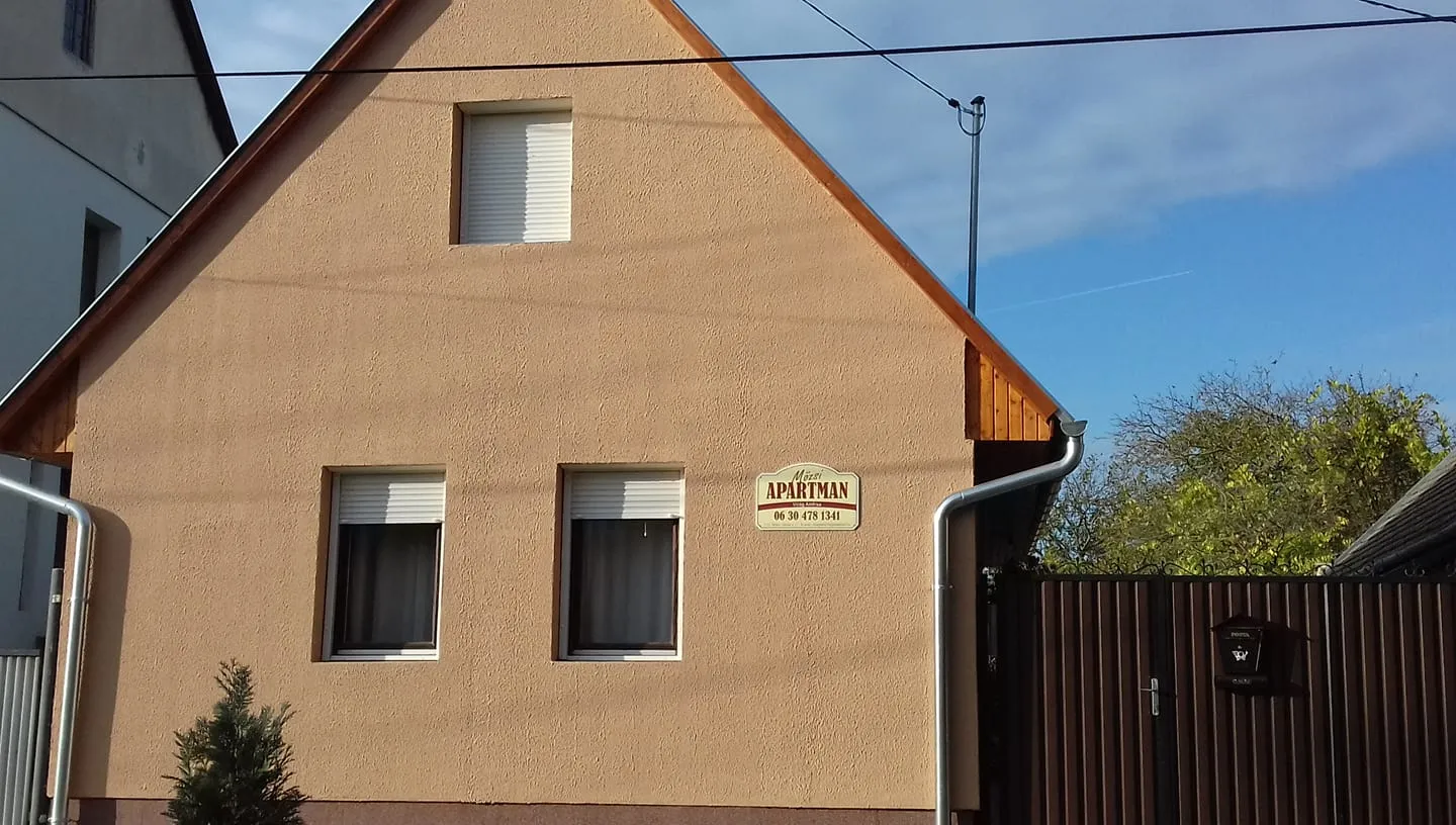 Mözsi Apartman — külső nézet